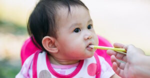 Read more about the article 7-Month-Old Baby Feeding On Solid Food, Doesn’t Poop