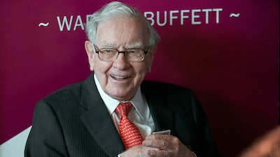 Warren Buffett, chairman and CEO of Berkshire Hathaway, smiles as he plays bridge following the annual Berkshire Hathaway shareholders meeting in Omaha, Neb., on May 5, 2019.