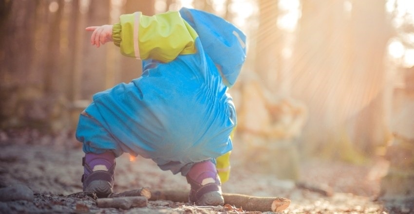 winter nature walk with toddler