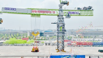 As the world's largest tower crane, the R2000-720, can lift 500 cars to 130 floors with its 20000 t/m rated torque, 720-ton capacity, and 400-meter height.